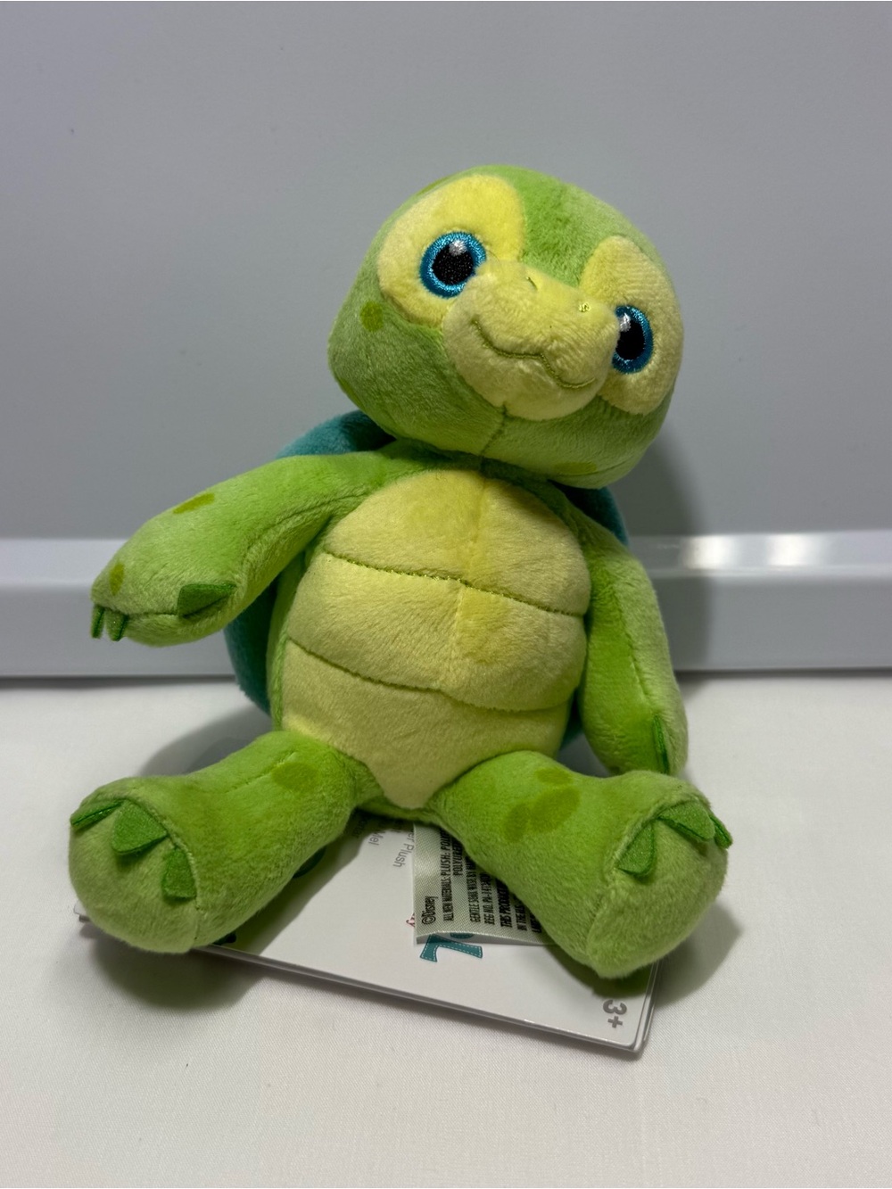 Olu Mel Magnet Shoulder Plush